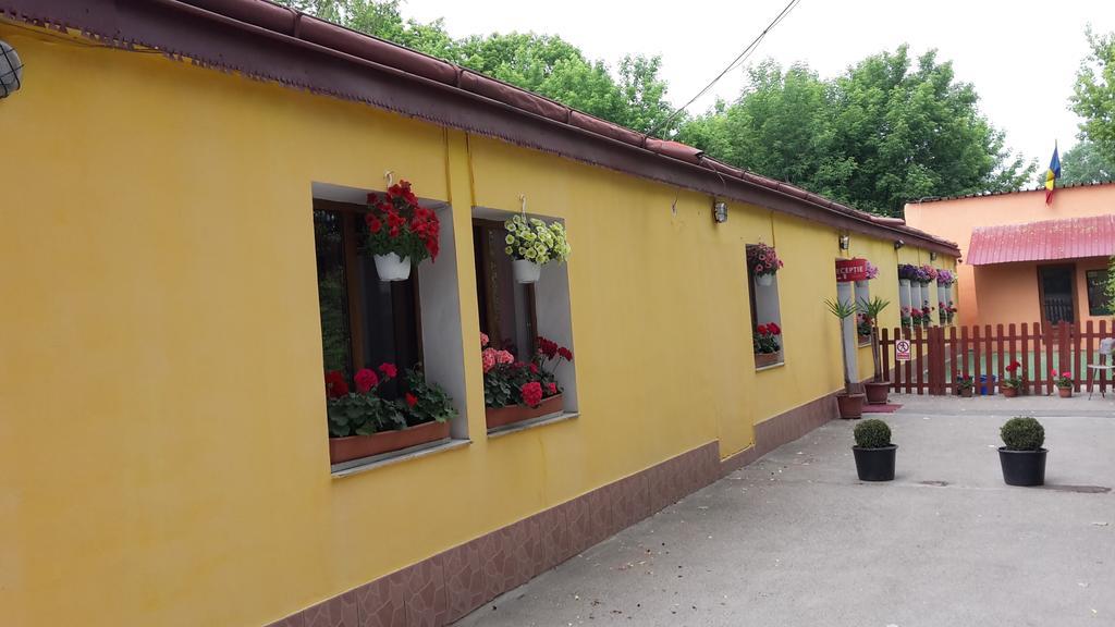 Pensiunea Sans Rival Яссы Экстерьер фото