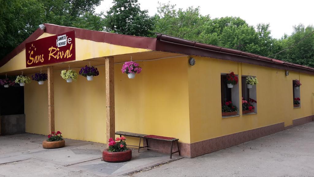 Pensiunea Sans Rival Яссы Экстерьер фото